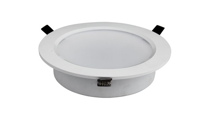 華輝照明LED筒燈驅動為恒流隔離外置驅動，便于安裝維護，與光源板實現完美匹配。