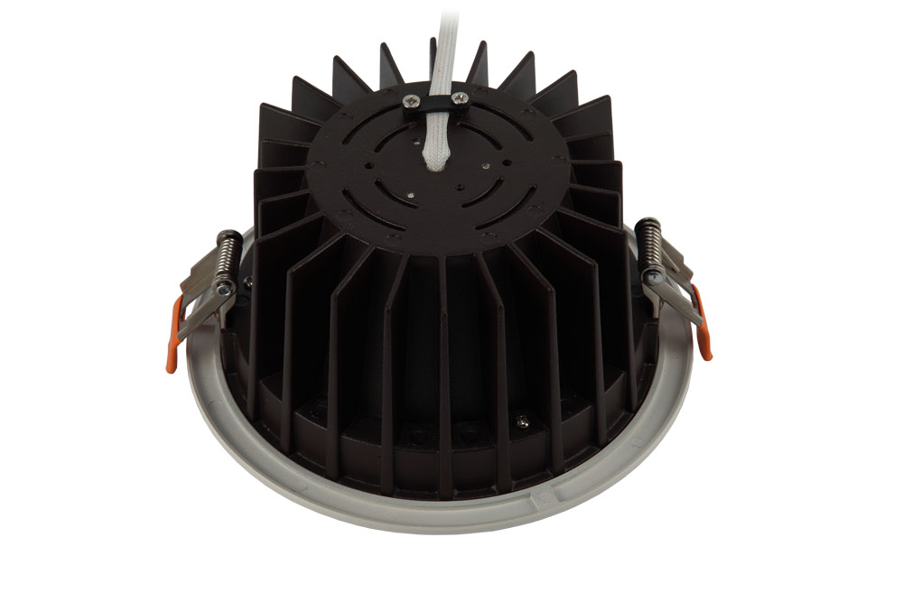 華輝照明專(zhuān)業(yè)LED筒燈廠家，標(biāo)準(zhǔn)的流程與質(zhì)檢程序確保COB筒燈質(zhì)量穩(wěn)定如一。