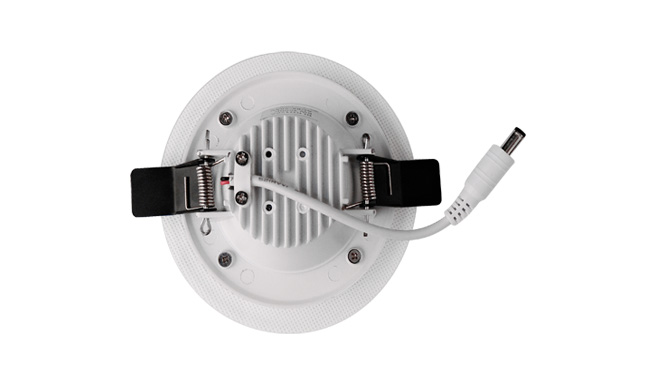 華輝照明成立于1987年，是一家專業(yè)生產(chǎn)面板燈,led面板燈,面板燈廠家,直發(fā)光面板燈，側發(fā)光面板燈的大型企業(yè)。