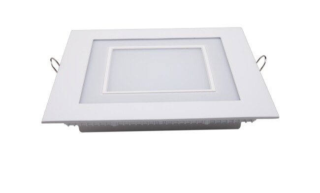 華輝照明產(chǎn)品有：面板燈,led面板燈,面板燈廠家,直發(fā)光面板燈，側(cè)發(fā)光面板燈高P無(wú)頻閃LED面板燈，光效均勻、柔和，無(wú)眩光。