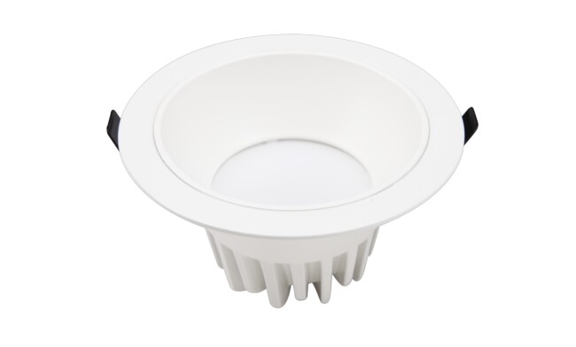 華輝照明LED筒燈驅(qū)動為恒流隔離外置驅(qū)動，便于安裝維護(hù)，與光源板實(shí)現(xiàn)完美匹配。