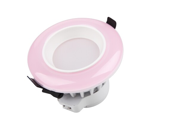 華輝照明專業LED筒燈廠家，標準的流程與質檢程序確保COB筒燈質量穩定如一。