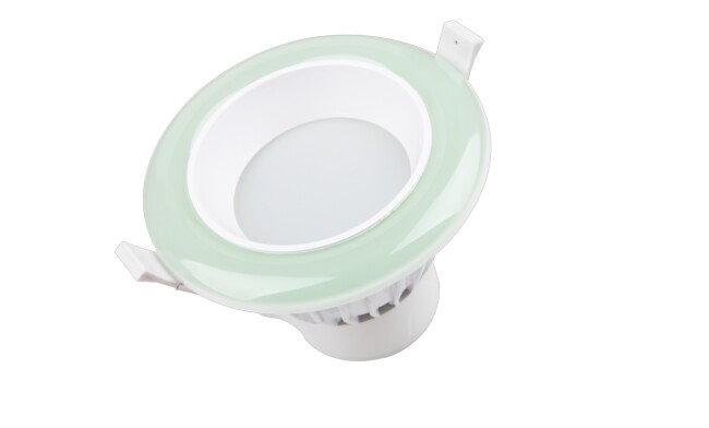 華輝照明專業LED筒燈廠家，標準的流程與質檢程序確保COB筒燈質量穩定如一。