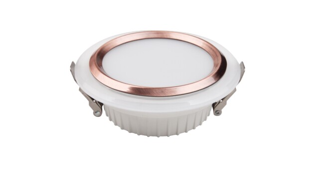 華輝照明LED筒燈驅動為恒流隔離外置驅動，便于安裝維護，與光源板實現完美匹配。