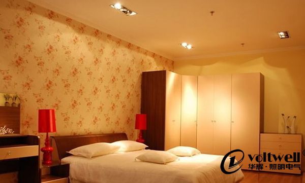 室內亮度強弱不分