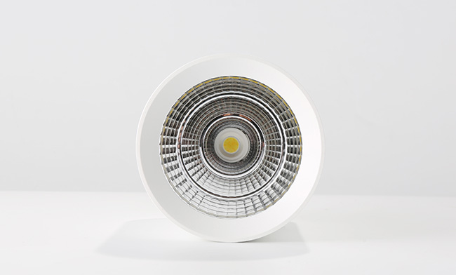 華輝照明成立于1987年，是一家專業生產LED辦公吊線燈,led面板燈,面板燈廠家,直發光面板燈，側發光面板燈的大型企業。